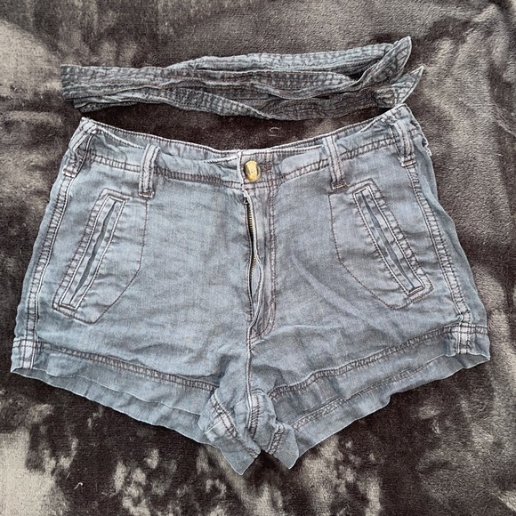 American Eagle paperbag shorts with belt - Picture 3 of 7